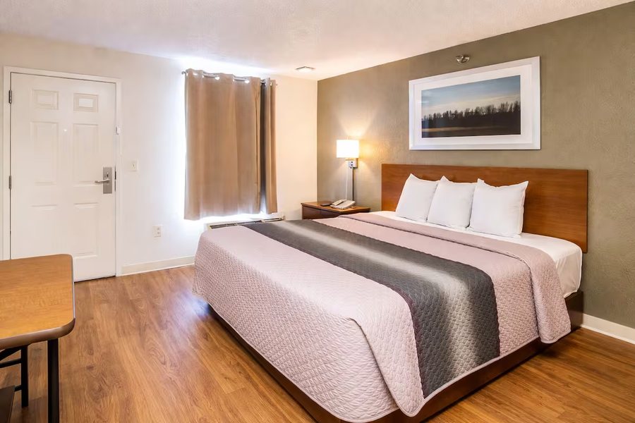 Hometowne Studios Houston West Oaks Energy Corridor — Guest room