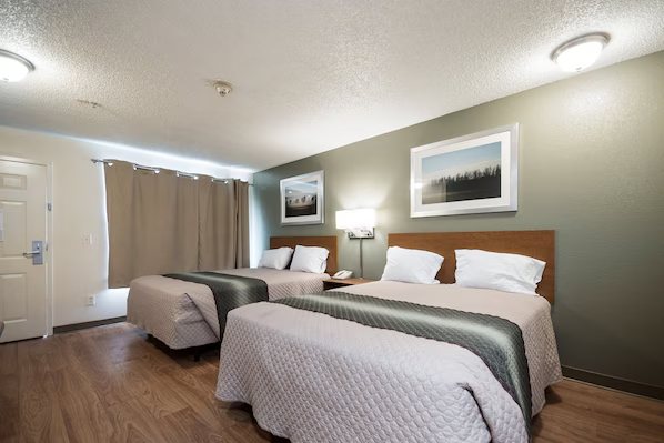 HomeTowne Studios Seattle Kent Des Moines — Guest room