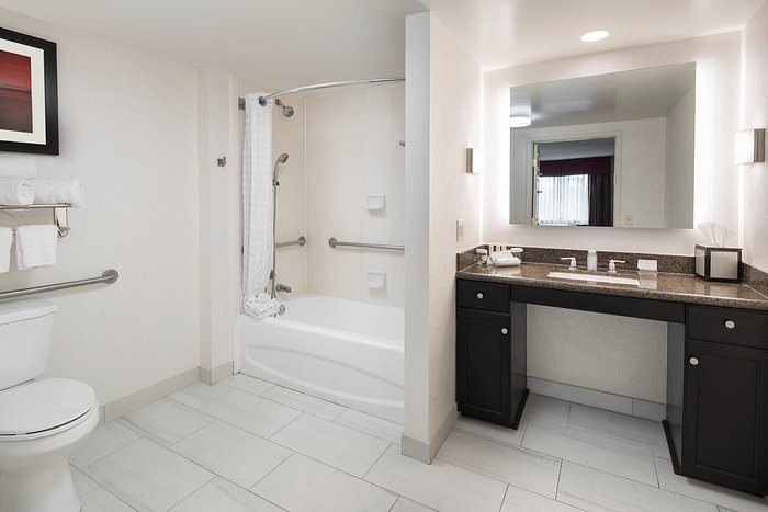 Homewood Suites By Hilton Anaheim Main Gate Area — Bathroom
