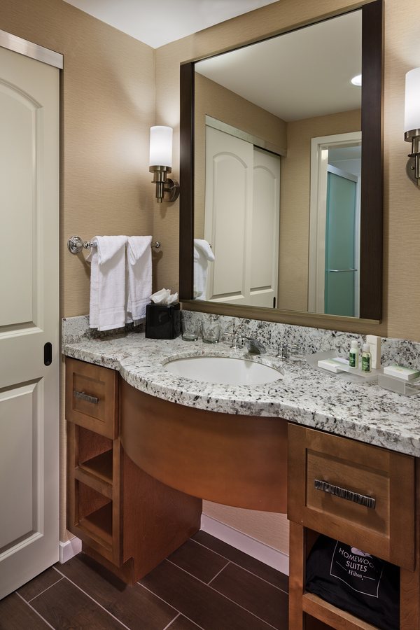 Homewood Suites By Hilton Atlanta Airport North — Bathroom