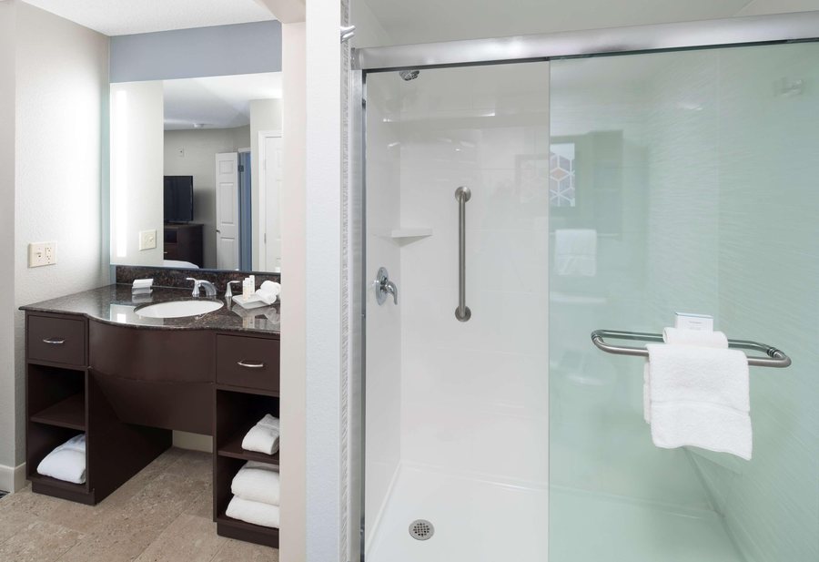 Homewood Suites by Hilton Austin Downtown — Bathroom