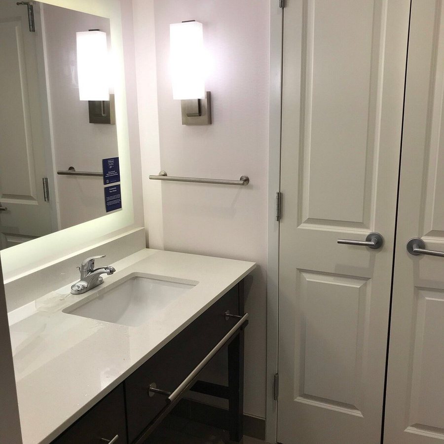 Homewood Suites by Hilton Charlotte SouthPark — Bathroom