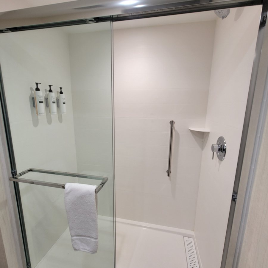 Homewood Suites by Hilton Charlotte Uptown First Ward — Bathroom