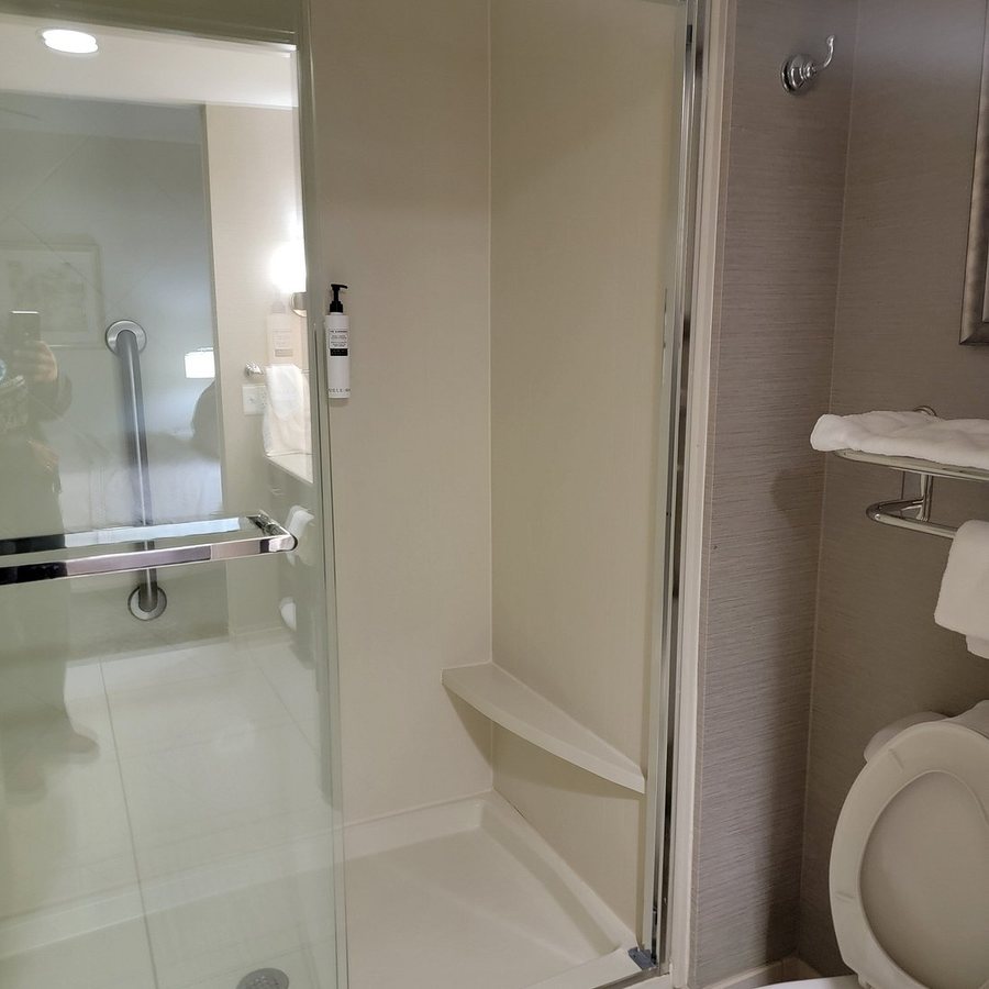 Homewood Suites by Hilton Christiansburg — Bathroom