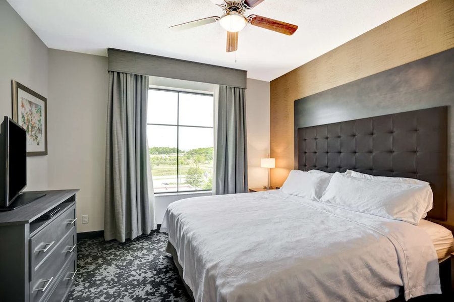 Homewood Suites by Hilton Christiansburg — Guest room