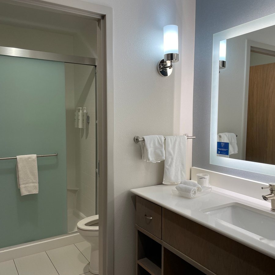 Homewood Suites By Hilton Cincinnati Midtown — Bathroom