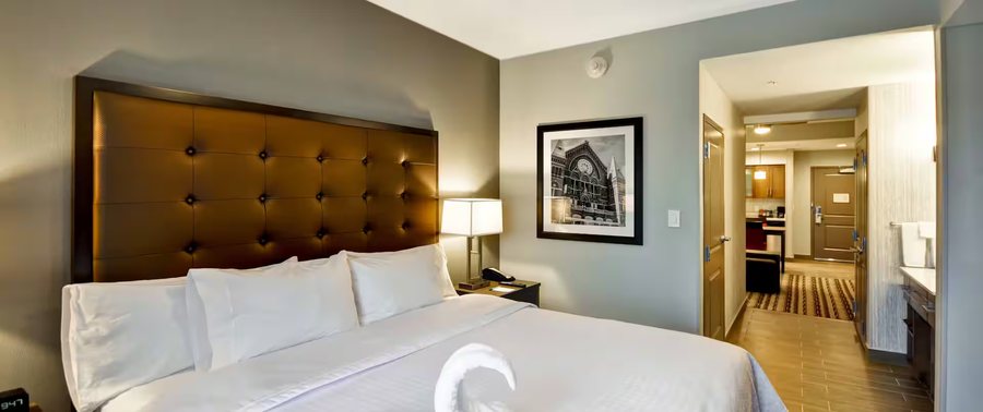 Homewood Suites By Hilton Cincinnati west Chester — Guest room
