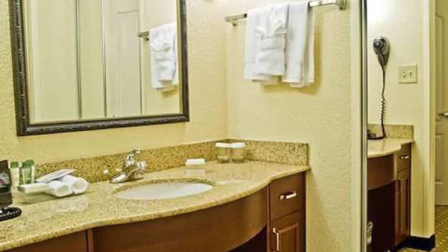 Homewood Suites By Hilton Columbia — Bathroom