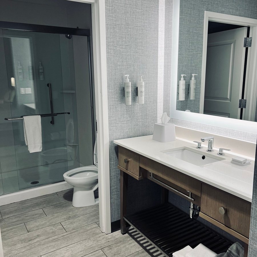 Homewood Suites by Hilton Destin — Bathroom