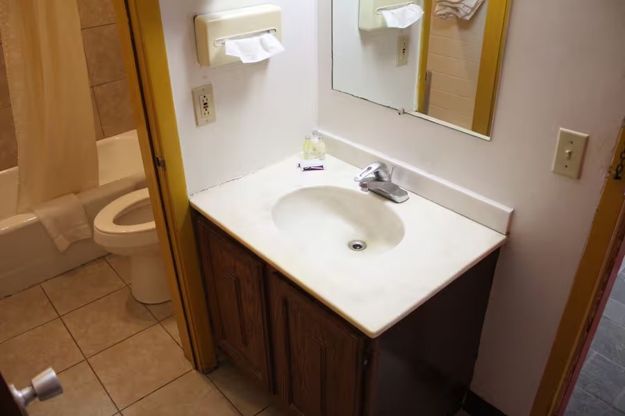 Homewood Suites by Hilton Erie — Bathroom