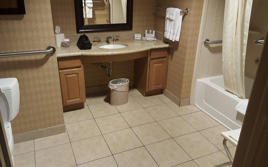 Homewood Suites by Hilton Fayetteville — Bathroom