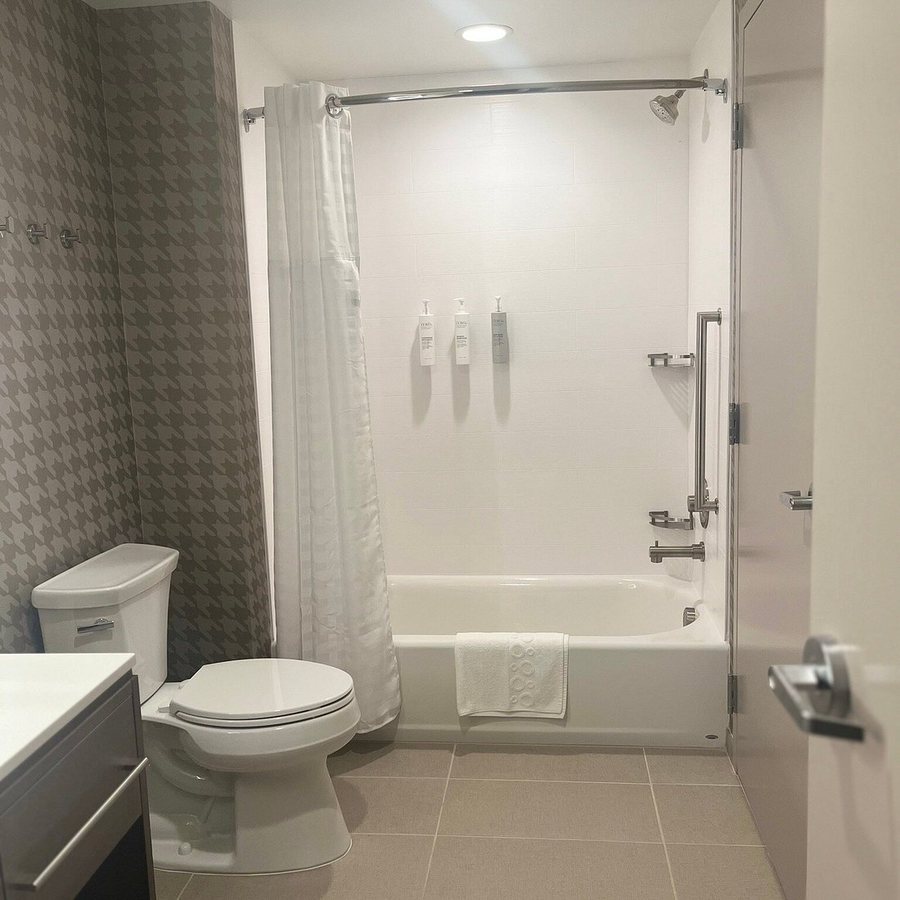 Homewood Suites by Hilton Fayetteville — Bathroom