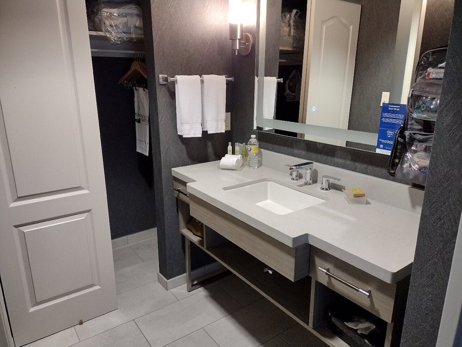 Homewood Suites by Hilton Florence — Bathroom