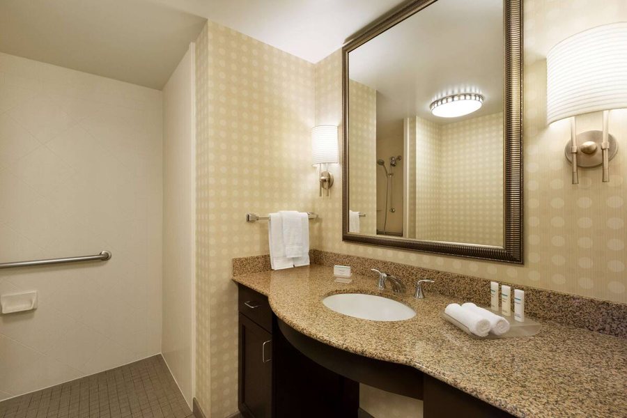 Homewood Suites by Hilton Fort Myers Airport FGCU — Bathroom
