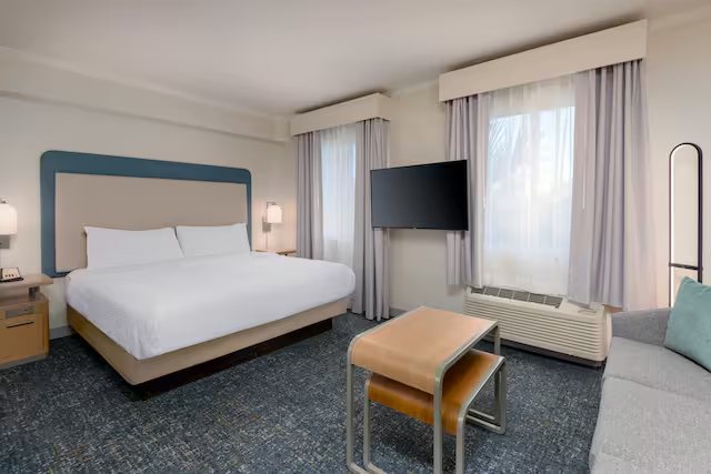 Homewood Suites by Hilton Fort Myers — Guest room