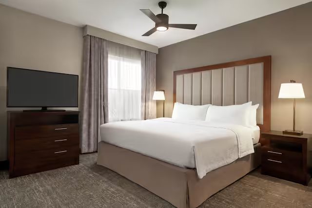 Homewood Suites by Hilton Fort Wayne — Guest room