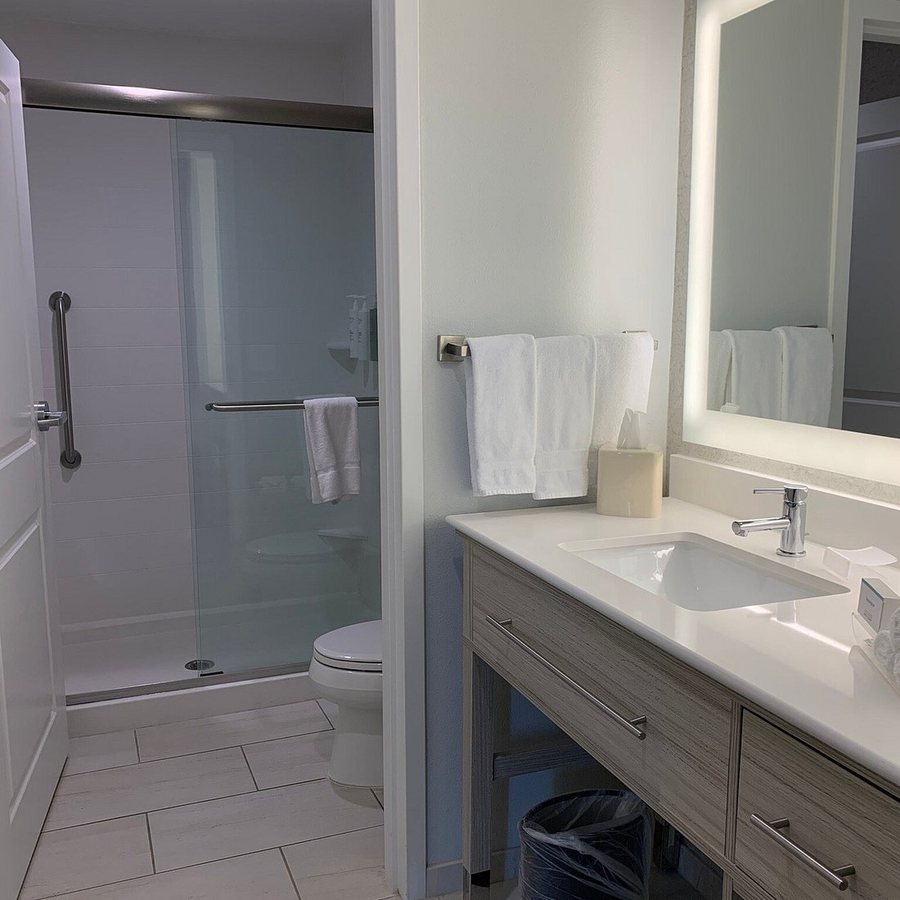 Homewood Suites by Hilton Greenville Downtown — Bathroom