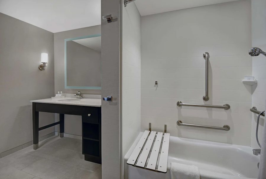 Homewood Suites By Hilton Hamilton Nj Hamilton New Jersey — Bathroom
