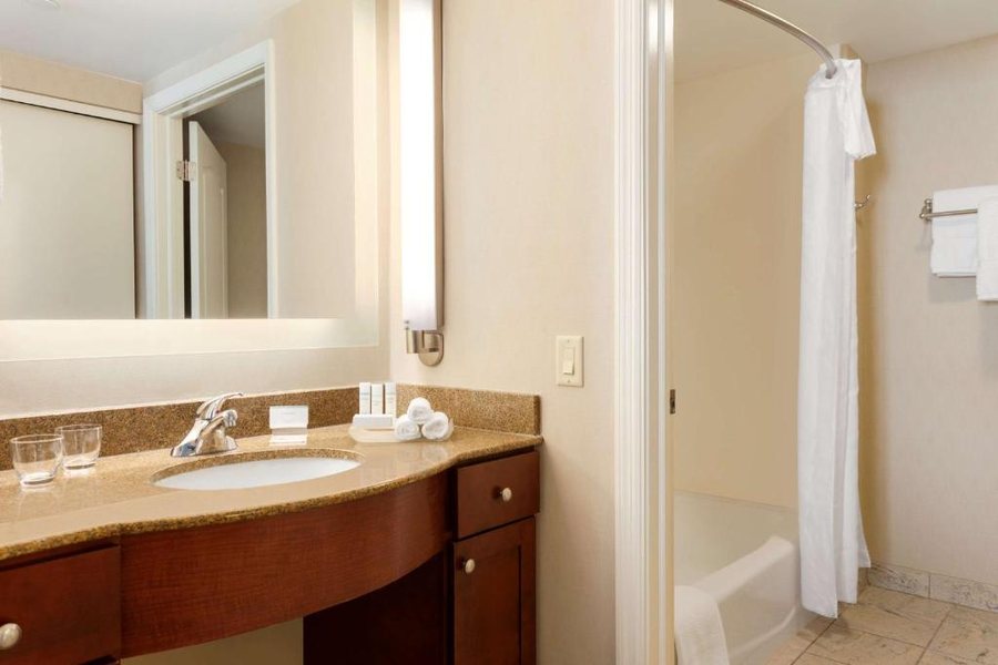 Homewood Suites By Hilton Harrisburg west Hershey Area — Bathroom