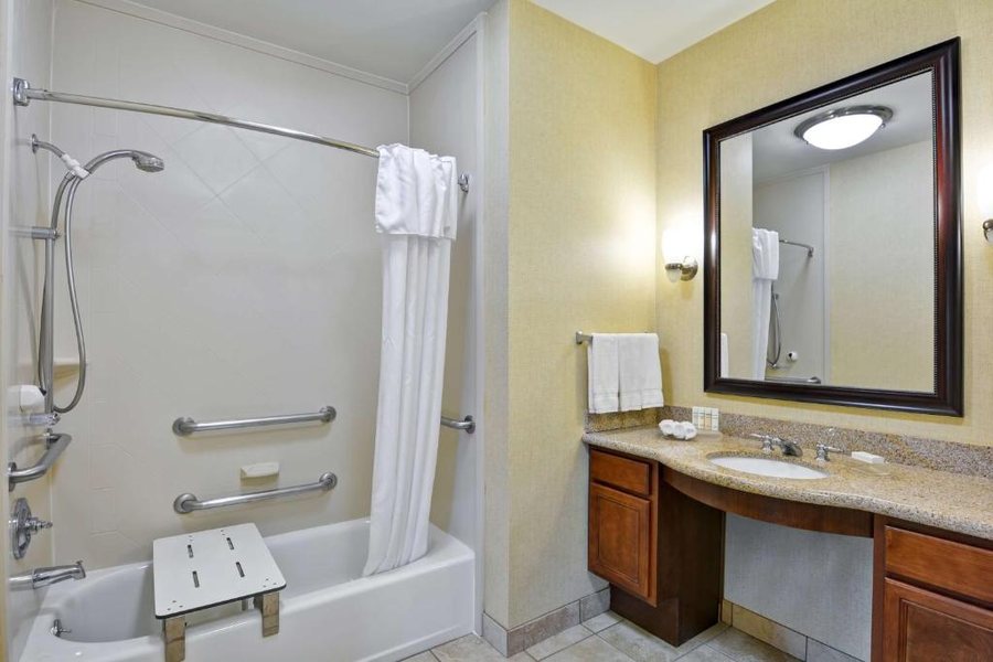 Homewood Suites by Hilton Houston West Energy Corridor — Bathroom