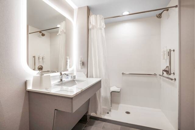Homewood Suites by Hilton Huntsville Village of Providence — Bathroom
