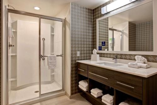 Homewood Suites by Hilton Indianapolis Carmel — Bathroom