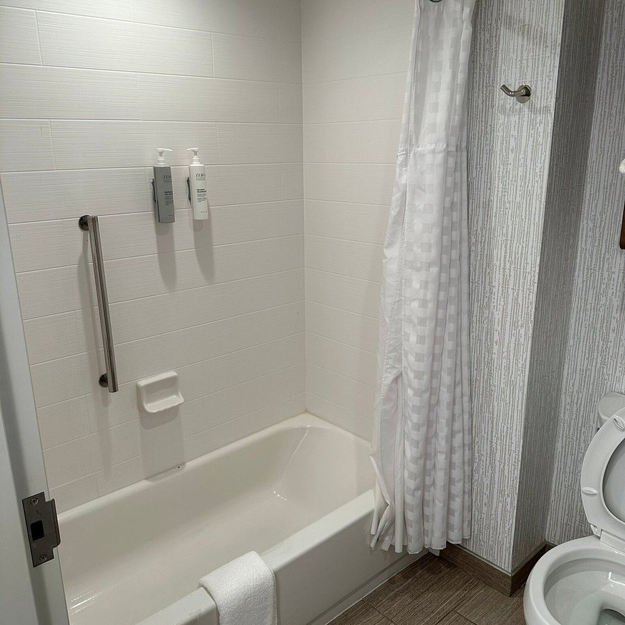 Homewood Suites By Hilton Jackson Fondren Medical District — Bathroom