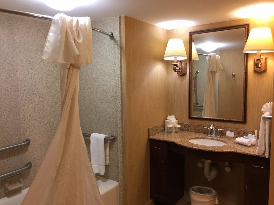 Homewood Suites by Hilton Jacksonville Downtown Southbank — Bathroom