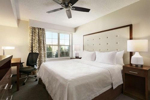 Homewood Suites By Hilton Kansas City airport — Guest room