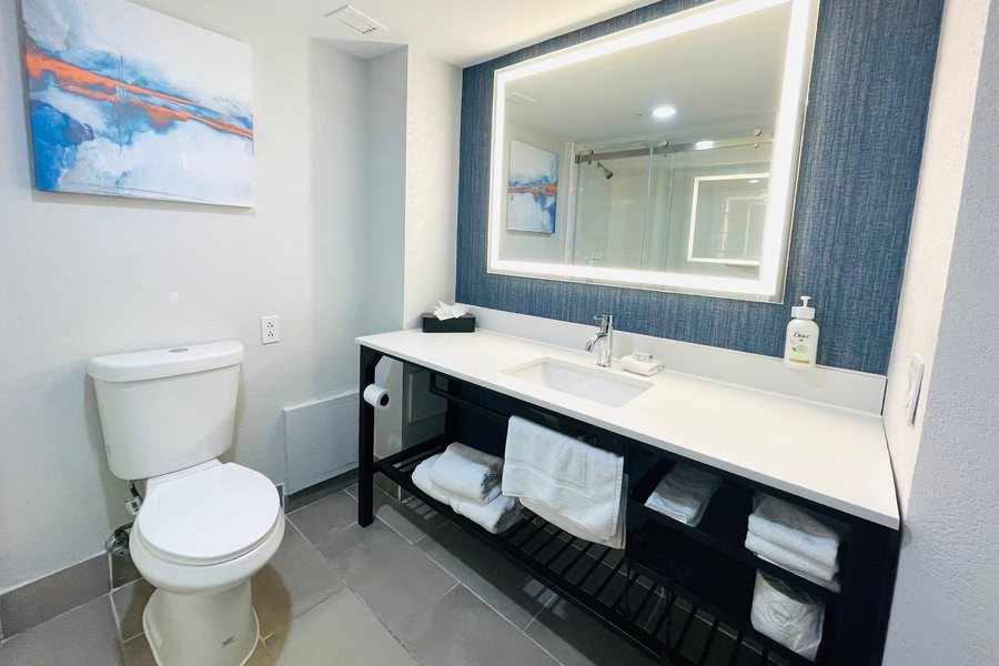 Homewood Suites by Hilton La Quinta — Bathroom