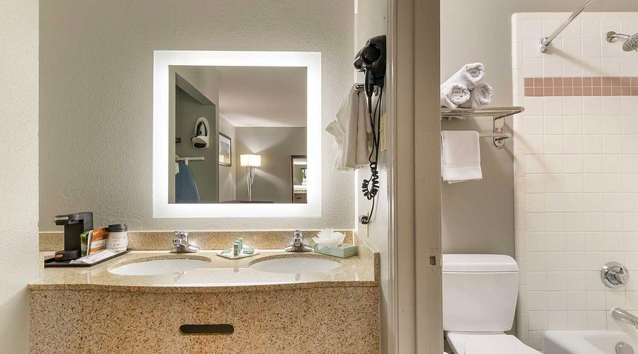 Homewood Suites By Hilton Lackland Afb seaworld Tx — Bathroom