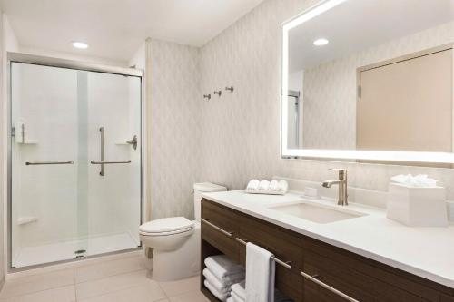 Homewood Suites By Hilton Leesburg Va — Bathroom