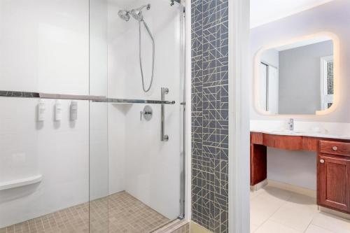 Homewood Suites By Hilton Lexington Fayette Mall — Bathroom