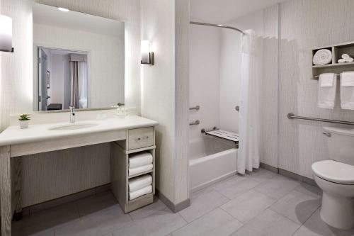 Homewood Suites By Hilton Long Beach Airport — Bathroom
