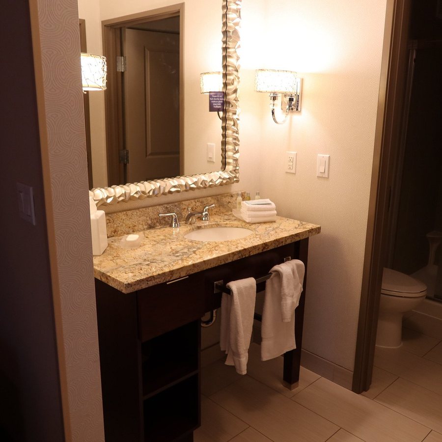 Homewood Suites By Hilton Lynnwood Seattle Everett Wa — Bathroom