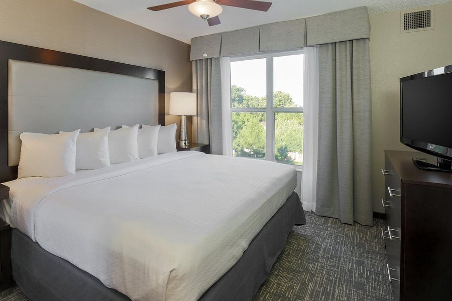 Homewood Suites by Hilton Memphis Poplar — Guest room