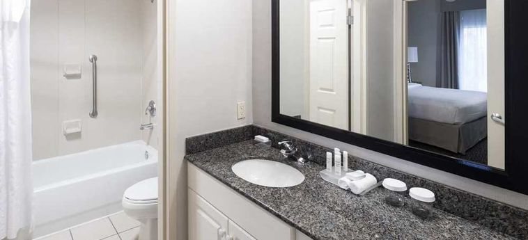 Homewood Suites by Hilton Miami Airport Blue Lagoon Miami Florida — Bathroom
