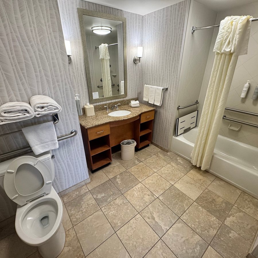 Homewood Suites by Hilton Mobile Airport University Area — Bathroom