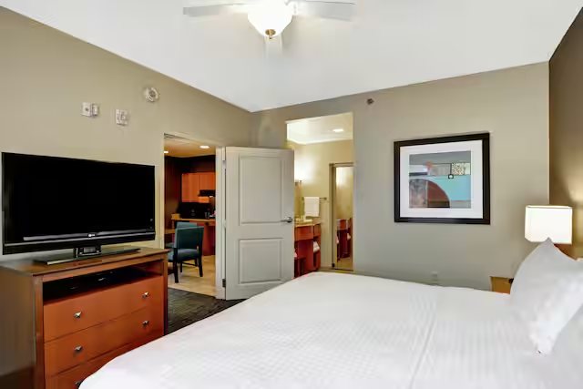 Homewood Suites by Hilton Mobile East Bay Daphne — Guest room