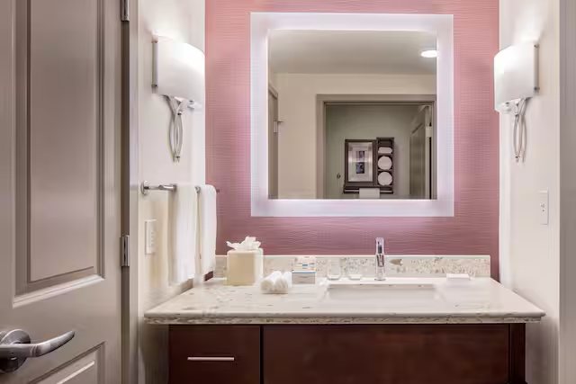 Homewood Suites by Hilton New Orleans French Quarter — Bathroom