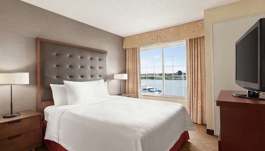 Homewood Suites By Hilton Oakland waterfront — Guest room
