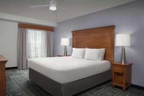 Homewood Suites by Hilton Omaha Downtown — Guest room