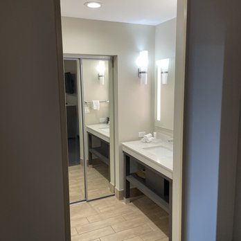 Homewood Suites by Hilton Orlando Theme Parks Orlando Florida — Bathroom