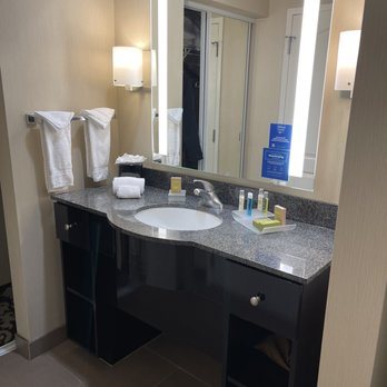 Homewood Suites by Hilton Oxnard Camarillo — Bathroom