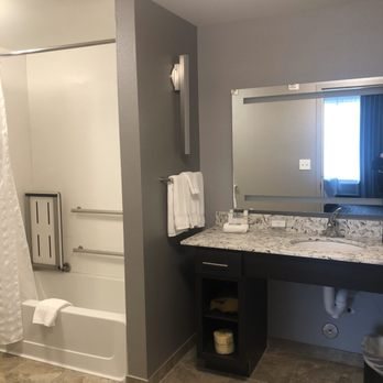 Homewood Suites by Hilton Poughkeepsie — Bathroom