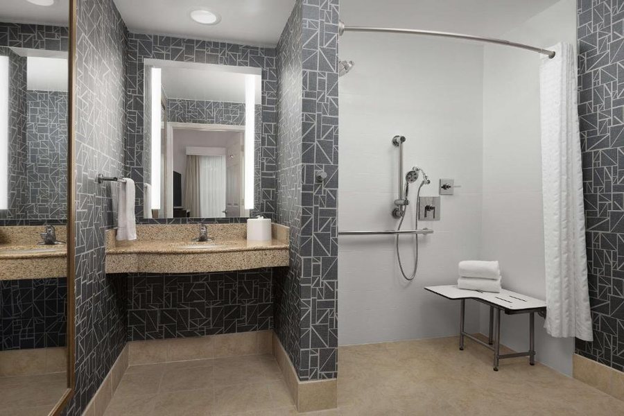 Homewood Suites by Hilton Raleigh Durham AP Research Triangle — Bathroom