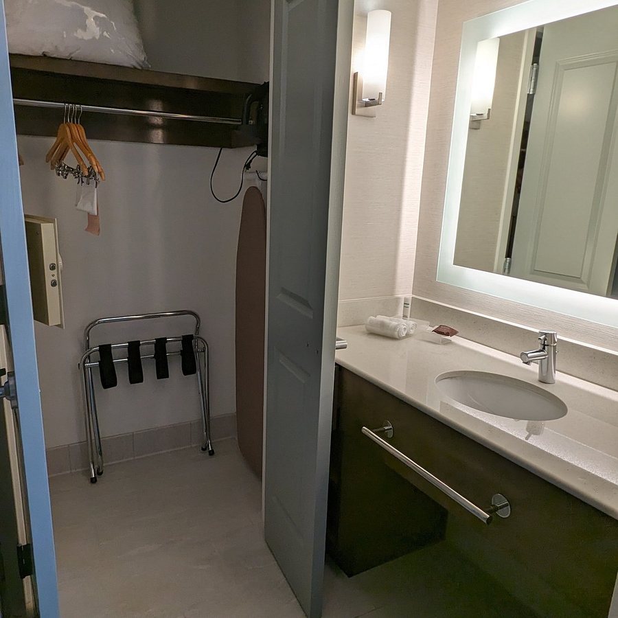 Homewood Suites by Hilton Reston — Bathroom