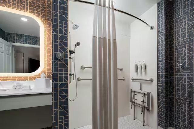 Homewood Suites by Hilton Richmond Airport — Bathroom