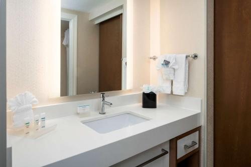 Homewood Suites by Hilton Salt Lake City Airport — Bathroom