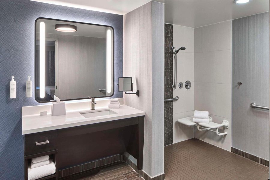 Homewood Suites By Hilton Savannah Airport — Bathroom